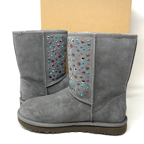🌿Sale🌿 UGG Classic Short Stud Suede Fur Boots Grey Women Size 7 8 1119102-CHRC - Picture 7 of 10